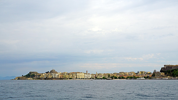 Der Hafen von Korfu Stadt