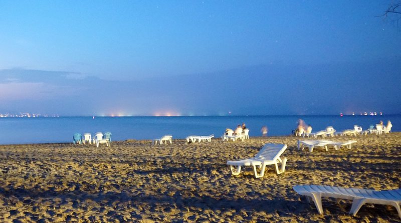 Ein Strand auf Korfu am Abend