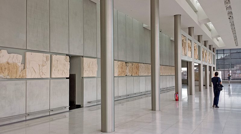 Parthenon-Fries: Ausstellung einer Nachbildung im Akropolis Museum