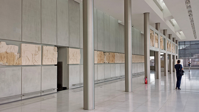 Parthenon-Fries: Ausstellung einer Nachbildung im Akropolis Museum