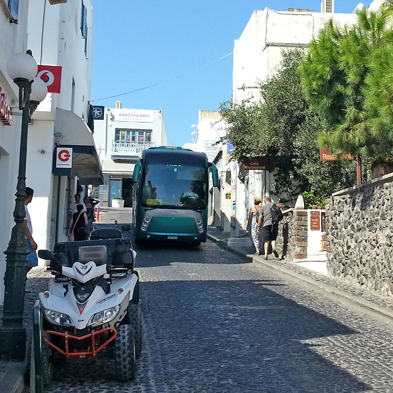 Bus auf Santorin
