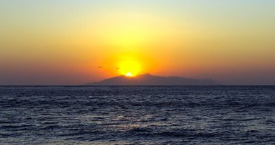 Sonnenaufgang am Strand von Perissa