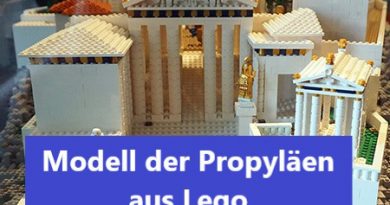 Die Propyläen im Modell der Akropolis aus Lego