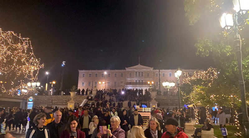 Das Parlamentsgebäude an einem Abend im Dezember 2022 - Foto von Kleopatra Kyparissidou