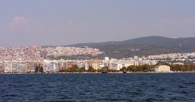 Thessaloniki: Uferpromenade mit Weißem Turm vom Meer aus gesehen