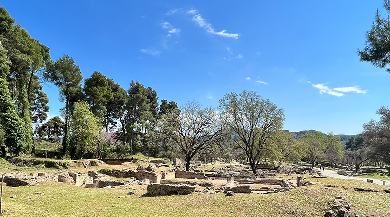 Das Ausgrabungsfeld des antiken Olympia - Foto von Monika Hochscheid