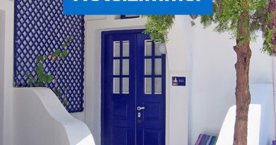 Tür zu einem Hotelzimmer in Griechenland
