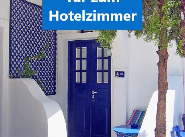 Tür zu einem Hotelzimmer in Griechenland