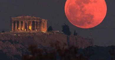 Vollmond über der Akropolis