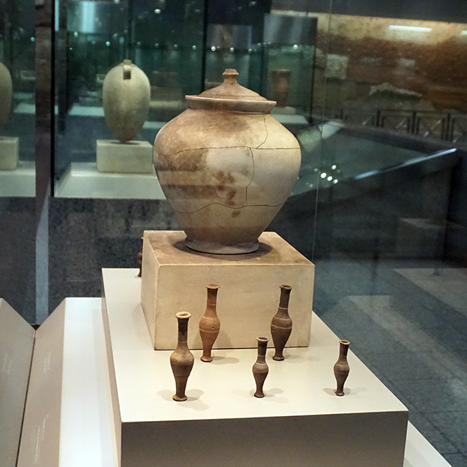 Antike Keramiken in der Metro Station Syntagma
