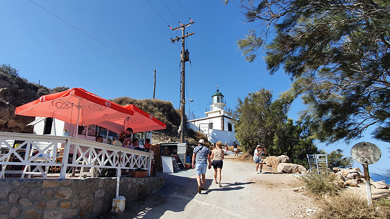 Der Kiosk vor dem Leuchtturm auf Santorin