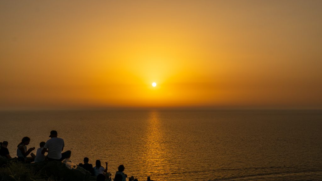 Sonnenuntergang vor dem Pharos von Santorin
