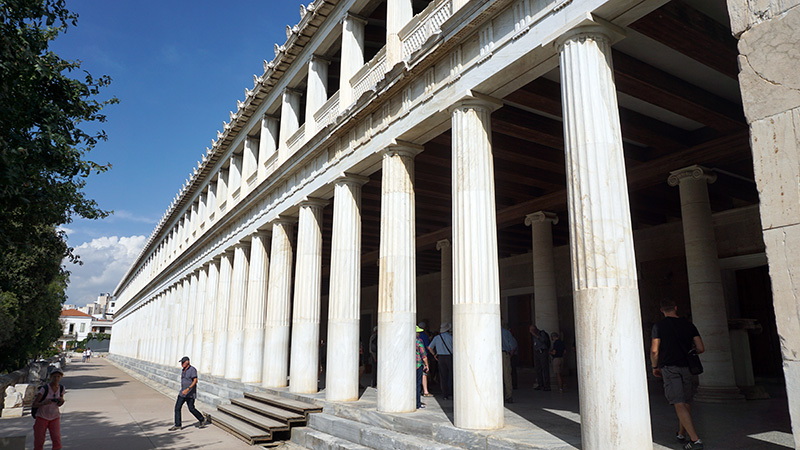 Die zur Agora gelegene Gebäudefront der Stoa des Attalos