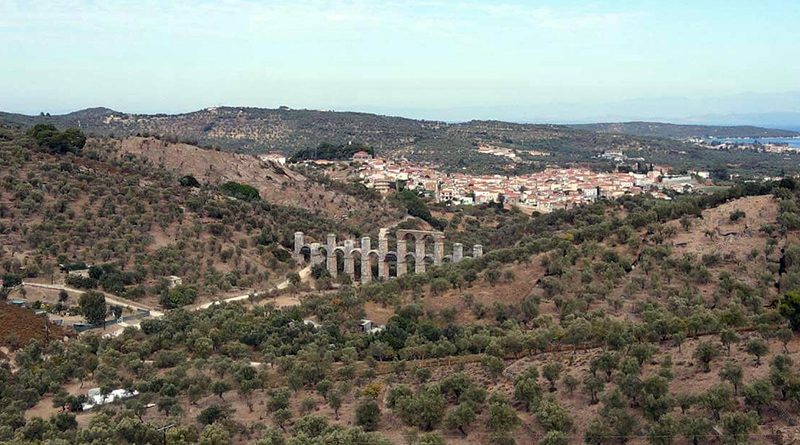 Blick auf das Aquädukt bei Moria