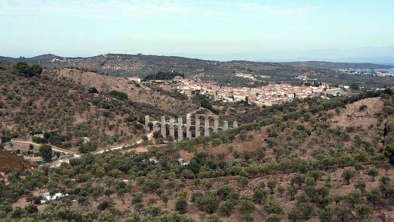 Blick auf das Aquädukt bei Moria