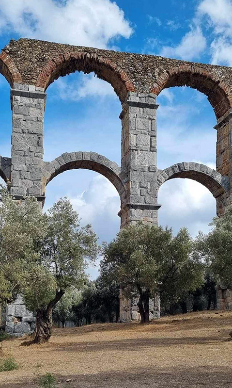 Das römische Aquädukt von Lesvos aus der Nähe