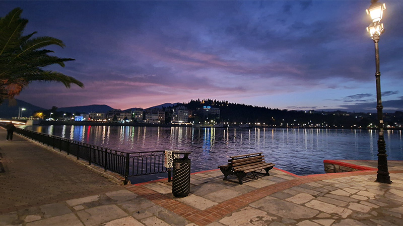 Nach Sonnenuntergang an der Uferpromenade von Chalkida