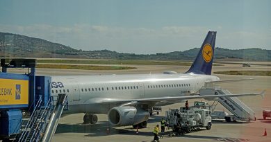 Flugzeug auf dem Flughafen von Athen
