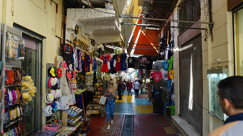 Geschäfte für Touristen in Athen hinter dem Monastiraki