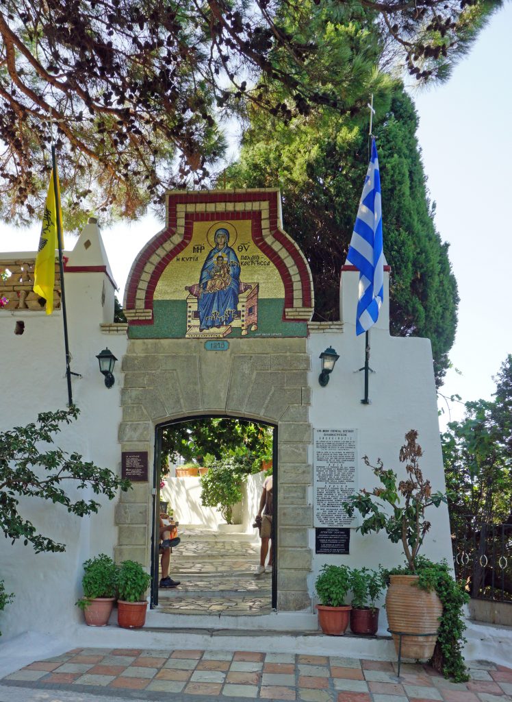 Der Eingang zum Kloster Paleokastritsa