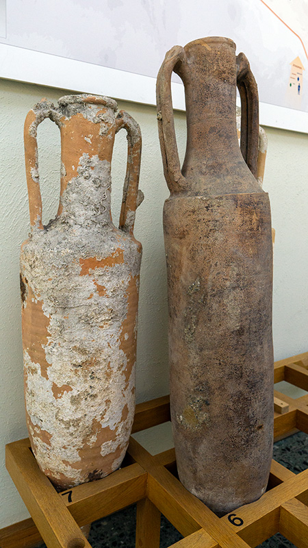 Zwei Amphoren im Museum für Antike Schifffahrt in Mainz