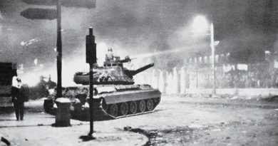Panzer vor dem Polytechnikum Athen am 17.11.1973