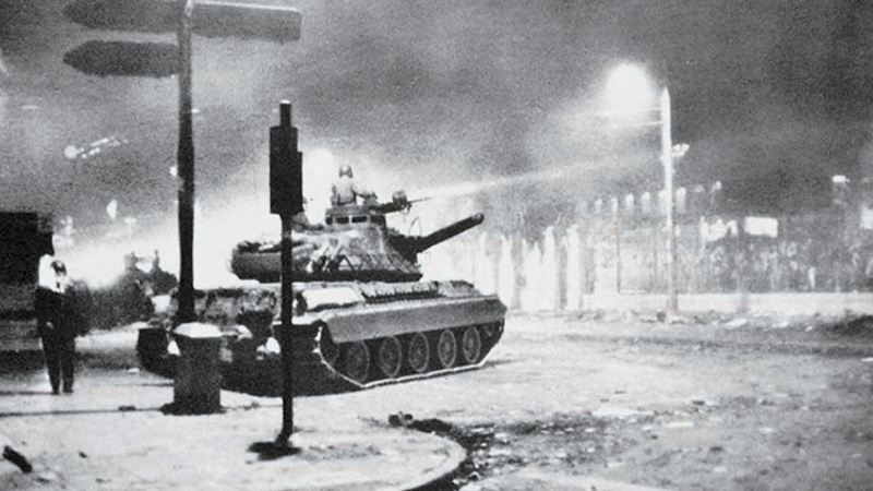 Panzer vor dem Polytechnikum Athen am 17.11.1973