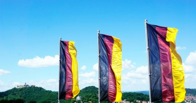 Schwarz-Rot-Goldene Fahnen wehen über Eisenach