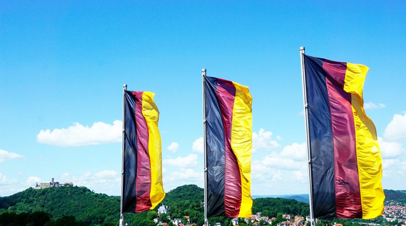 Schwarz-Rot-Goldene Fahnen wehen über Eisenach