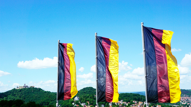 Schwarz-Rot-Goldene Fahnen wehen über Eisenach