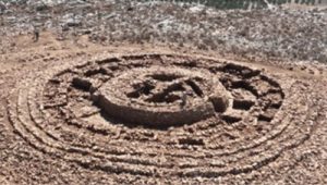 runde Struktur auf dem Papoura Hügel