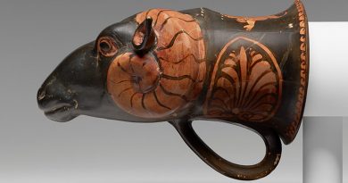 Rhyton in Form eines Widderkopfs