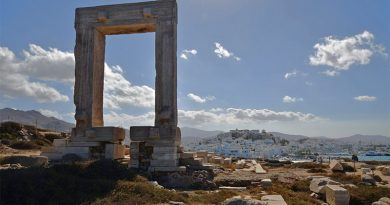 Blick durch die Portara auf Naxos (2024)