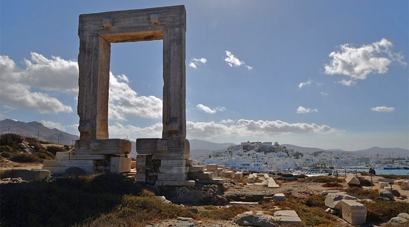 Blick durch die Portara auf Naxos (2024)