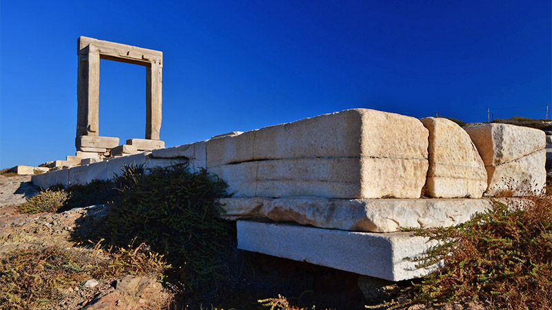 Fundamente des Apollon-Tempels von Naxos mit der Portara