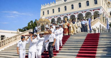 Marienprozession vor der Kirche Panagia Evangelistria