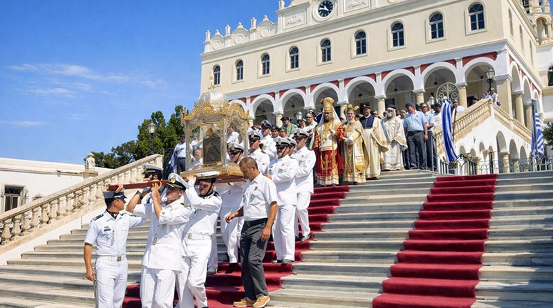 Marienprozession vor der Kirche Panagia Evangelistria
