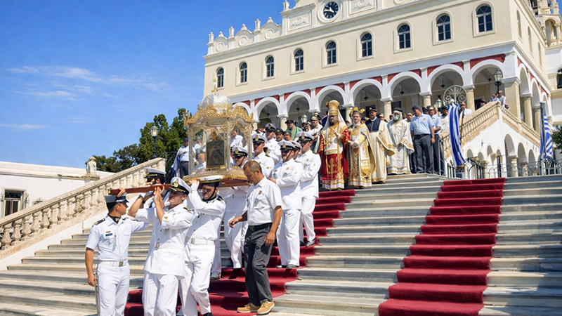Marienprozession vor der Kirche Panagia Evangelistria