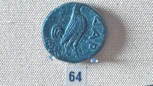 Münze aus Dardanos mit Hahn und der Inschrift ΔΑΡ