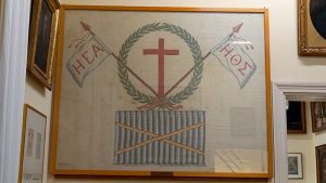 Fahne aus dem Unabhängigkeitskrieg mit Wappen der Philiki Etaireia