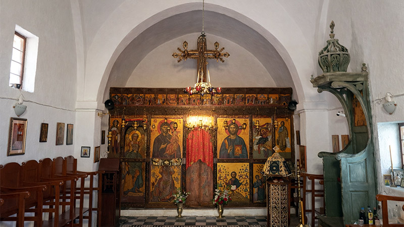 Im Kirchenraum des Klosters