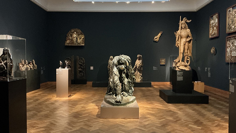 Ein großer Orang-Utang in der Sammlung christlicher Kunst