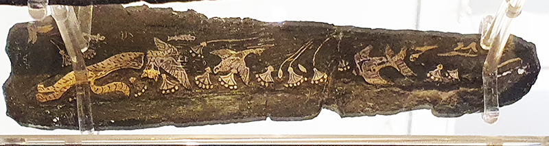 Rückseite des Bronzedolchs Rückseite des Bronzedolchs