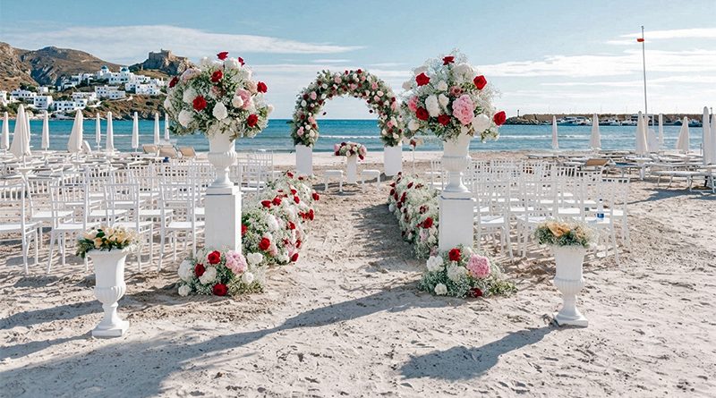 Hochzeitsmobiliar am Strand auf Skyros