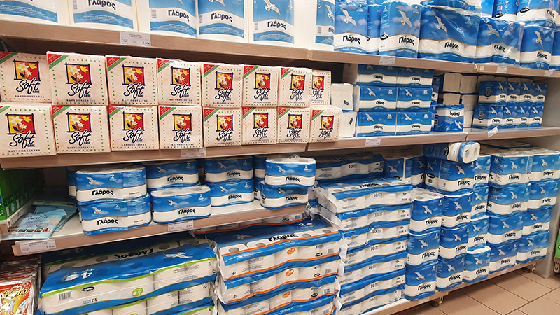 Toilettenpapier in einem griechischen Supermarkt