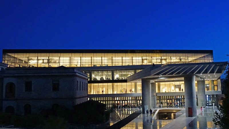 Das Akropolismuseum bei Nacht