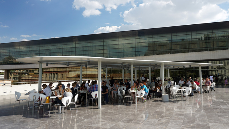 Das öffentliche Restaurant des Akropolismuseums Das öffentliche Restaurant des Akropolismuseums