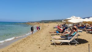 Liegen am Potamos Beach bei Malia