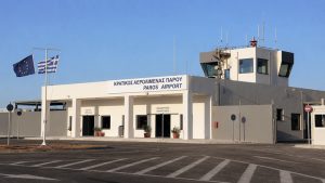 Gebäude des Flughafens Paros