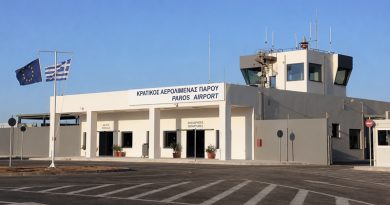 Gebäude des Flughafens Paros